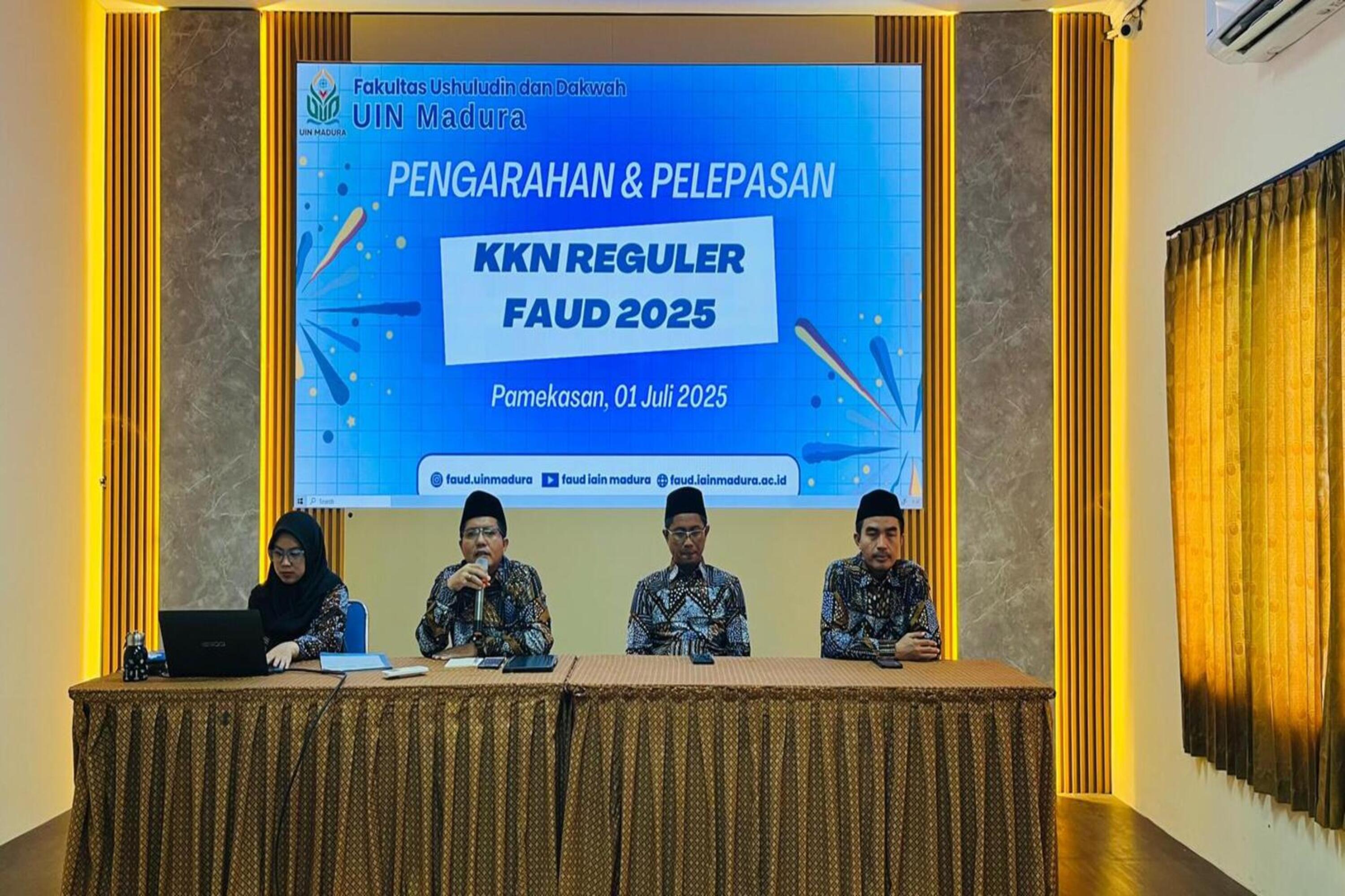 Dekan Lepas Mahasiswa ILHA KKN Ke Pademawu Pamekasan