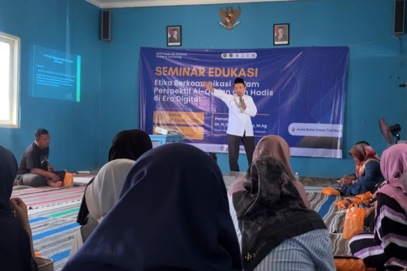 PkM Kolaboratif: Dosen dan Mahasiswa Prodi Ilmu Hadis Ajak Warga Tambung Kelola Aset Digital